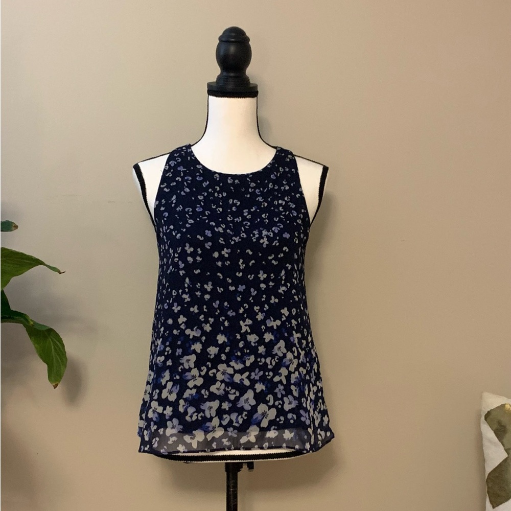 D O N A T E D 
Floral Sleeveless Navy Top sz xs EUC B63